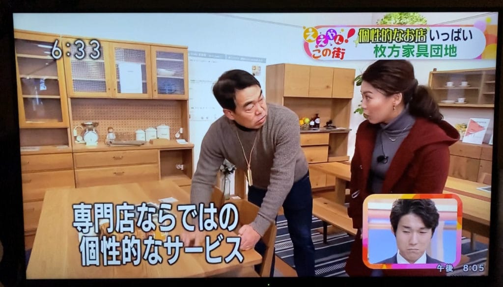 NHKの取材で家具のお手入れ方法伝えている