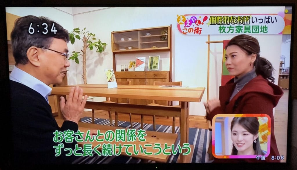 NHKの取材で理念を伝えている様子