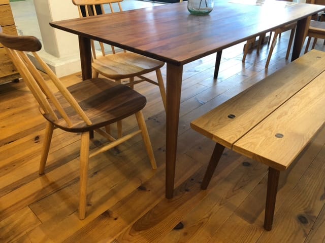 お部屋に合わせやすいツートンカラーの家具 ハーモニックハウス