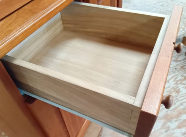 写真：シミのなくなったきれいな引き出し内部