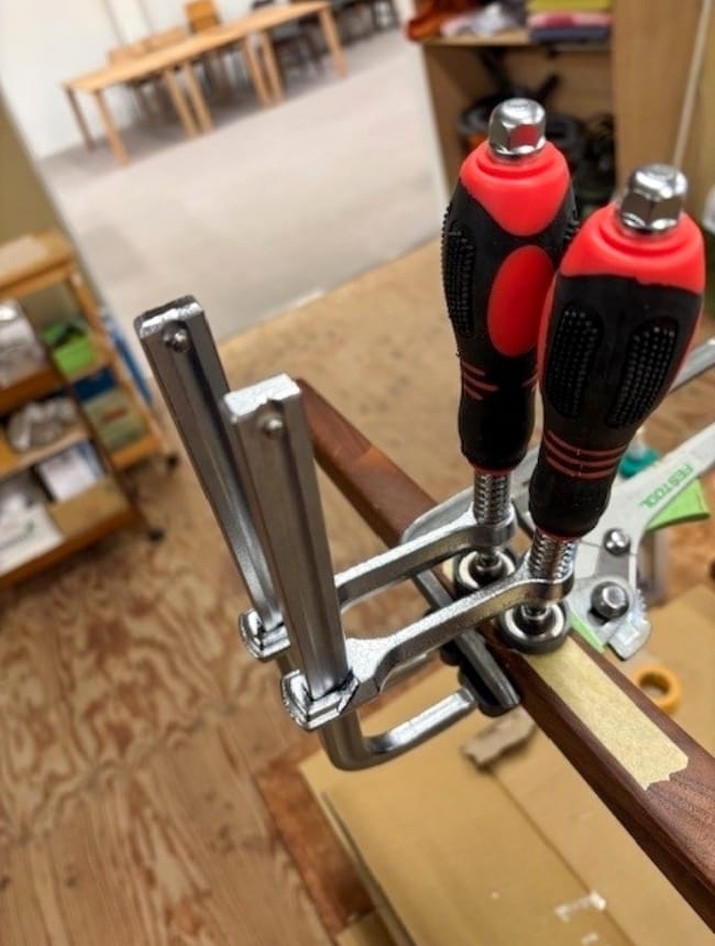 椅子修理の写真